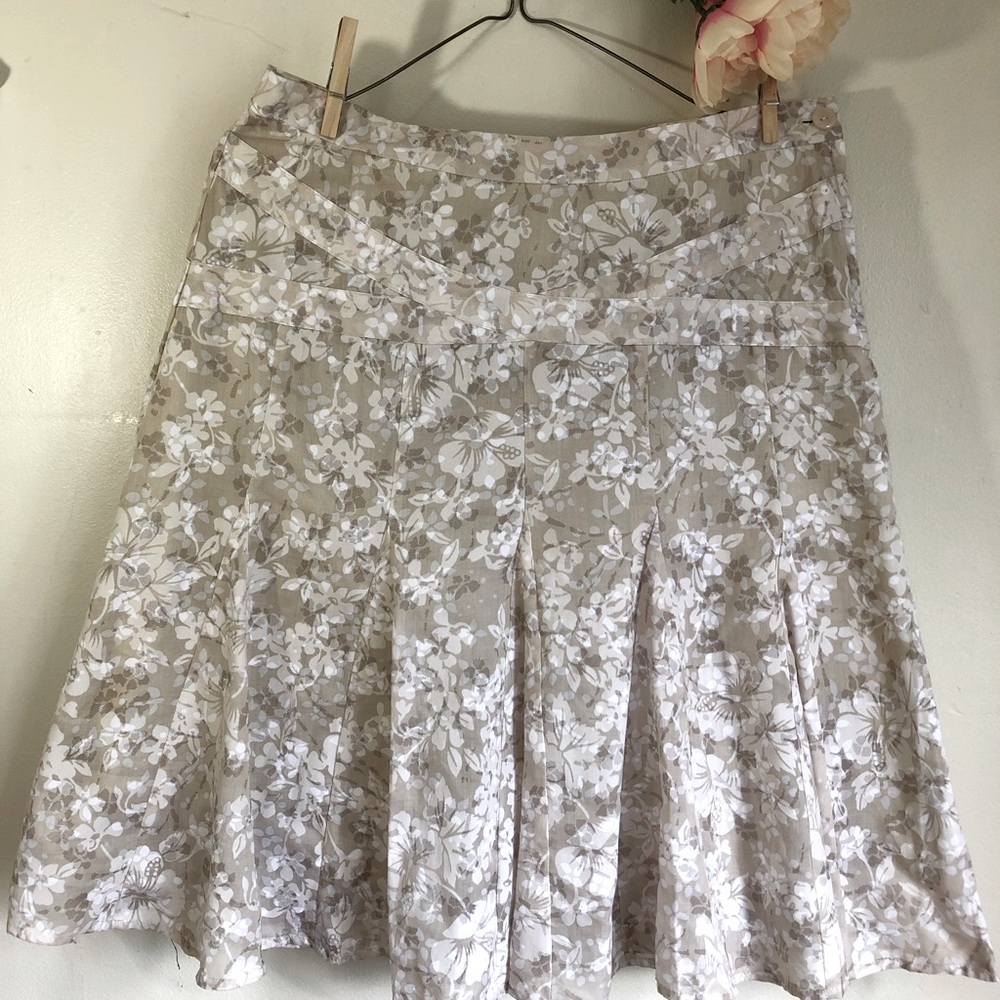 RW&CO. Floral pleated skirt